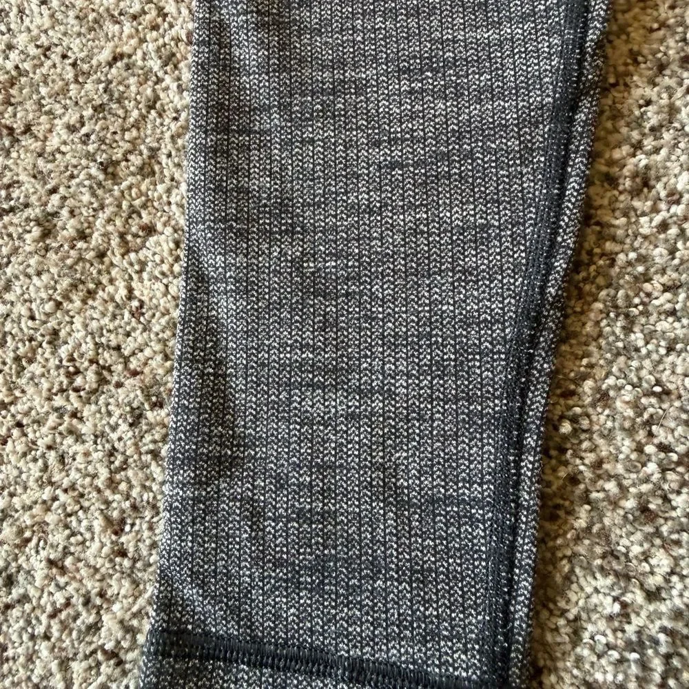 Size 4 31 inch inseam Lululemon Wunder Under high waist Legging gray